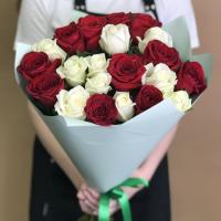 Букет из красных и белых роз 21 шт. (70 см)