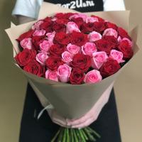Букет из красных и розовых роз 51 шт. (70 см)