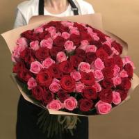 Букет из красных и розовых роз 101 шт. (70 см)