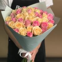 Букет из кремовых и розовых роз 41 шт. (60 см)
