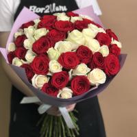 Букет из красных и белых роз 51 шт. (60 см)